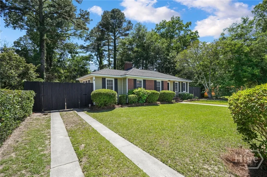 1217 E Derenne Avenue Savannah GA 31406