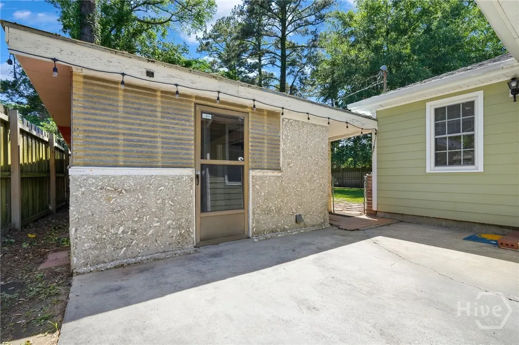 1217 E Derenne Avenue Savannah GA 31406