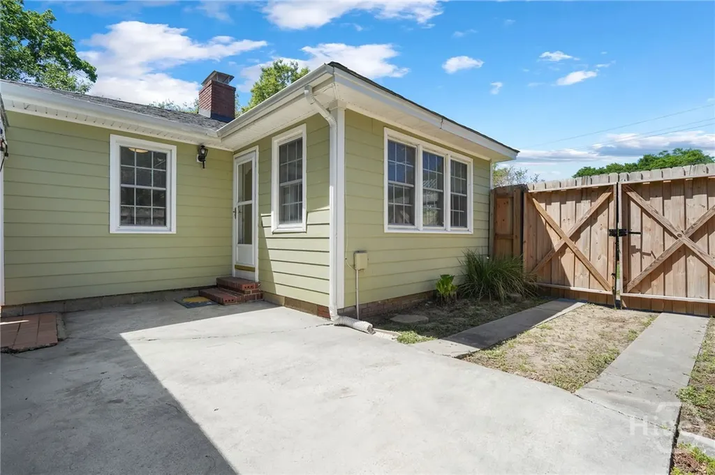 1217 E Derenne Avenue Savannah GA 31406