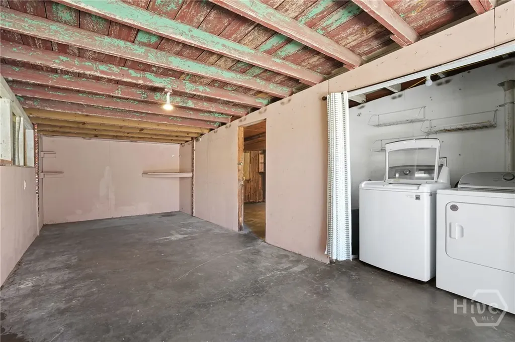 1217 E Derenne Avenue Savannah GA 31406