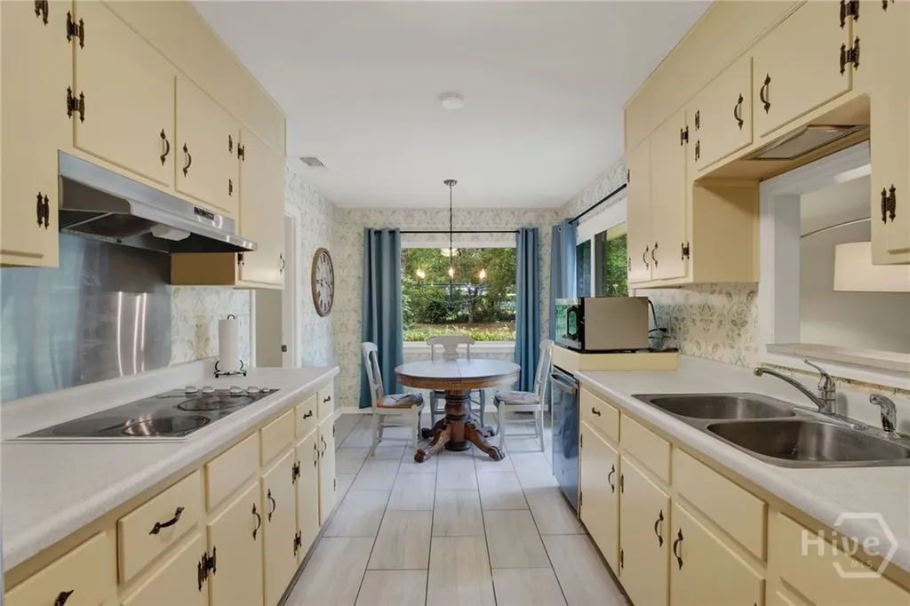 1908 Colonial Drive Savannah GA 31406