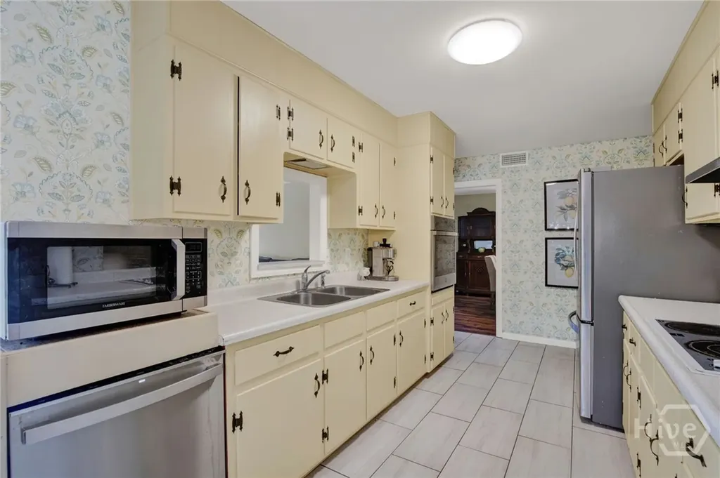 1908 Colonial Drive Savannah GA 31406