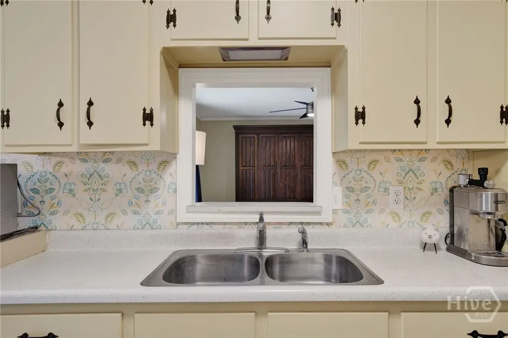 1908 Colonial Drive Savannah GA 31406