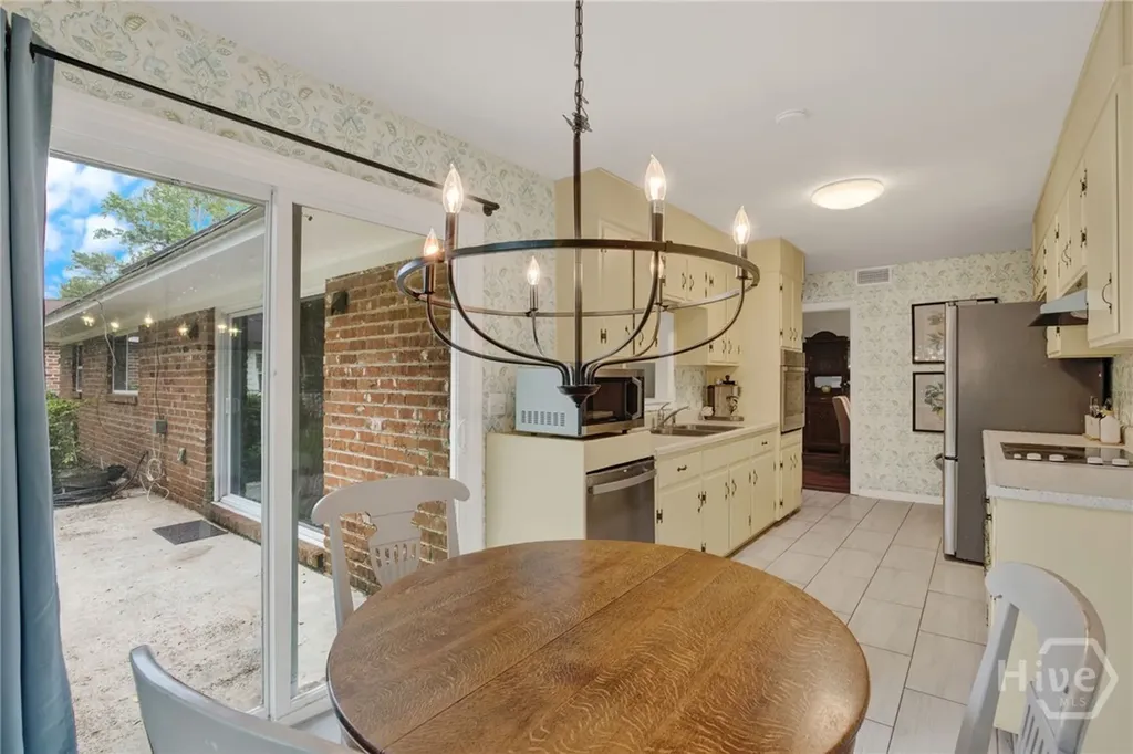 1908 Colonial Drive Savannah GA 31406