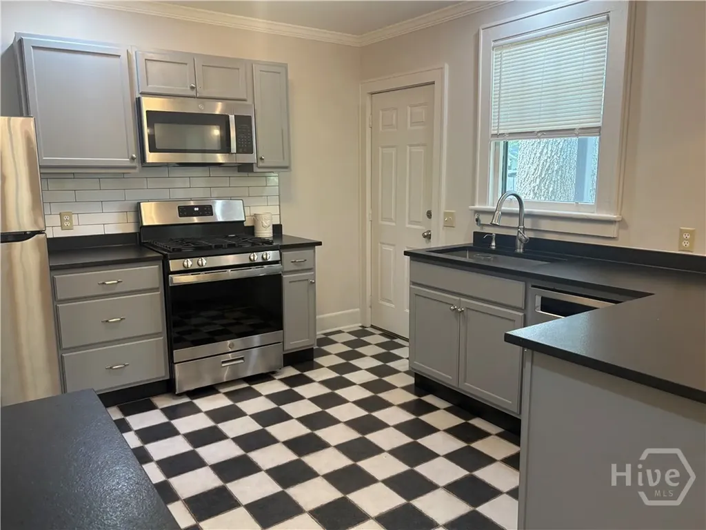 809 E 32 Street Savannah GA 31401