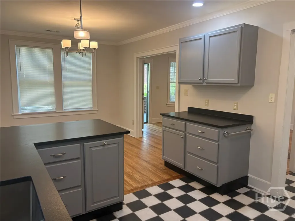 809 E 32 Street Savannah GA 31401