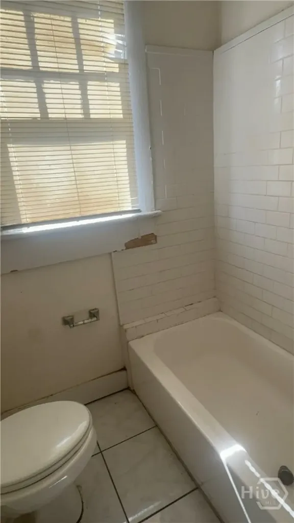 512 W 44th Street Savannah GA 31405
