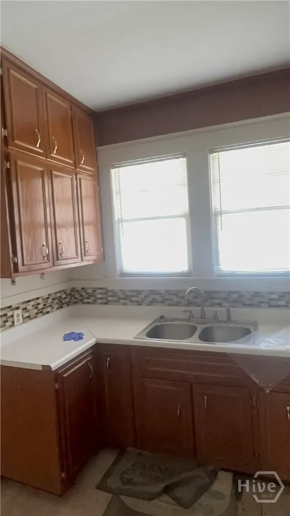 512 W 44th Street Savannah GA 31405