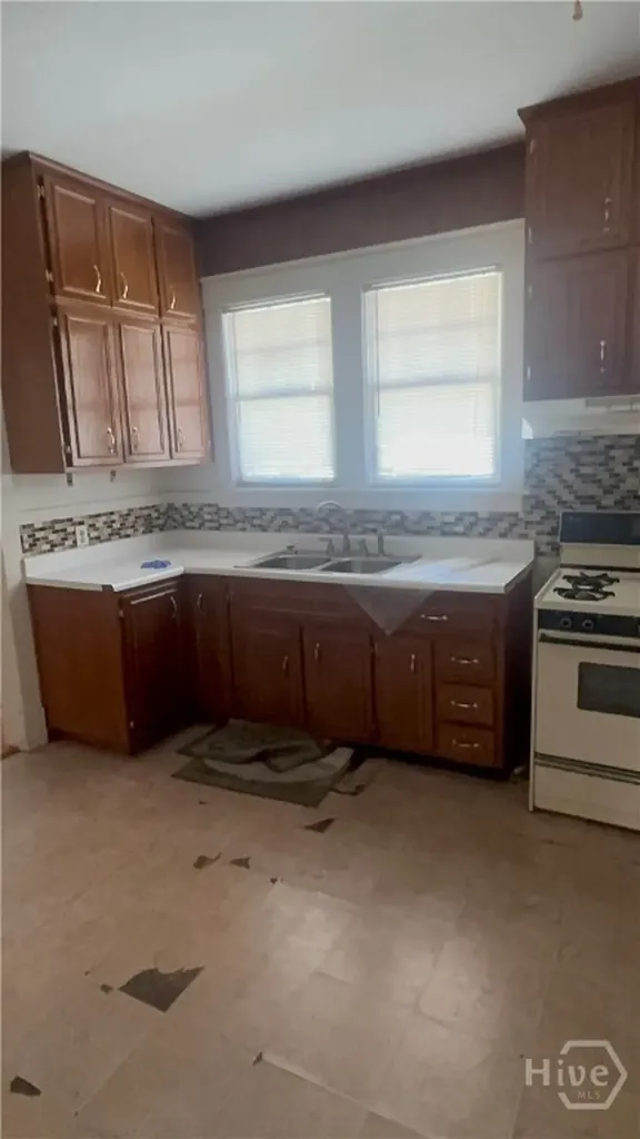 512 W 44th Street Savannah GA 31405