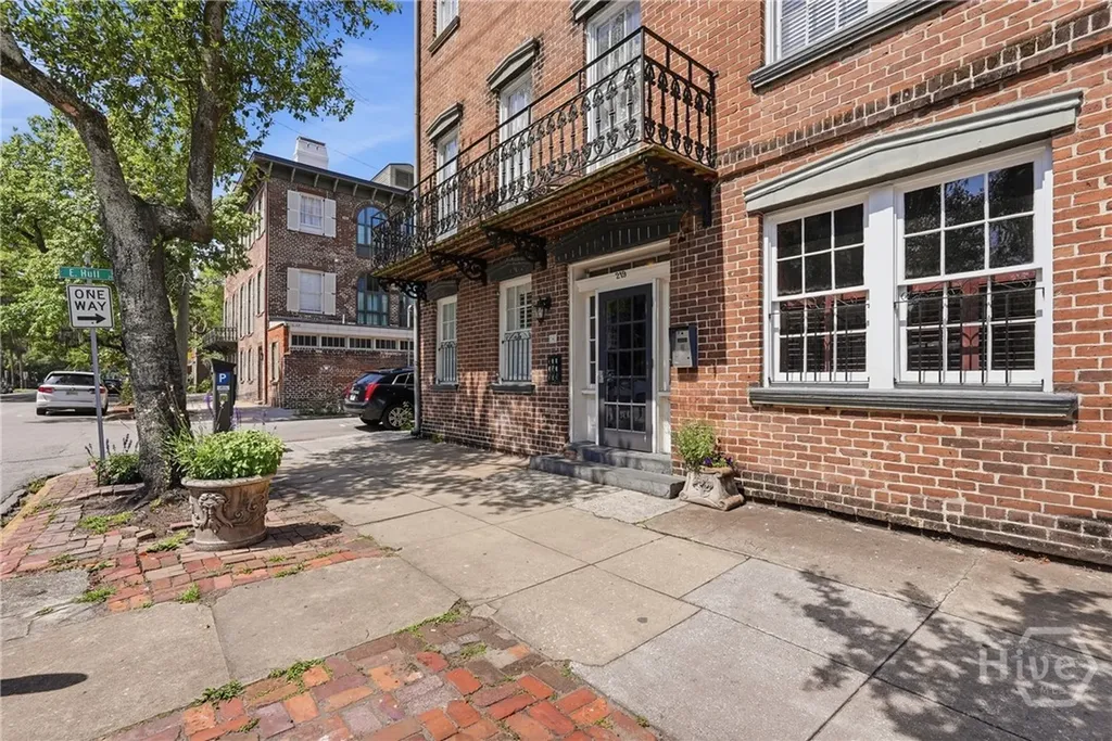 219 Abercorn Street Savannah GA 31401