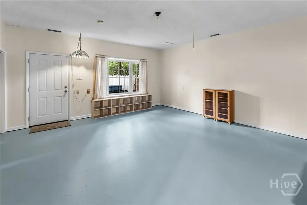 110 Hampshire Road Savannah GA 31410