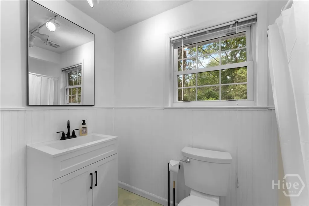 110 Hampshire Road Savannah GA 31410