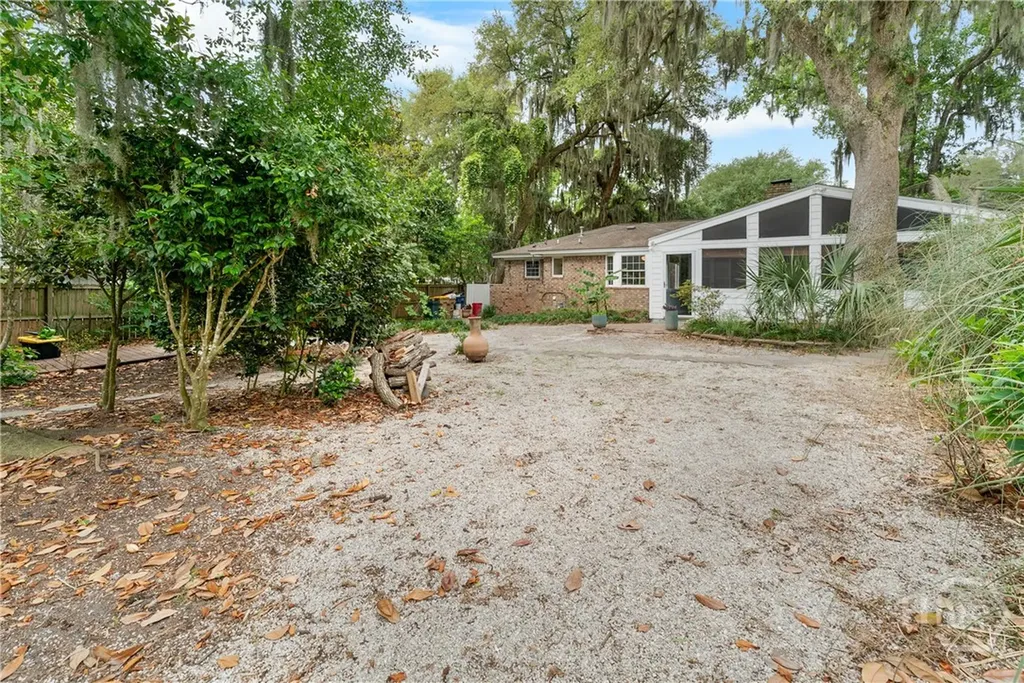 110 Hampshire Road Savannah GA 31410
