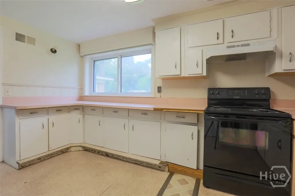 211 E 63rd Street Savannah GA 31405