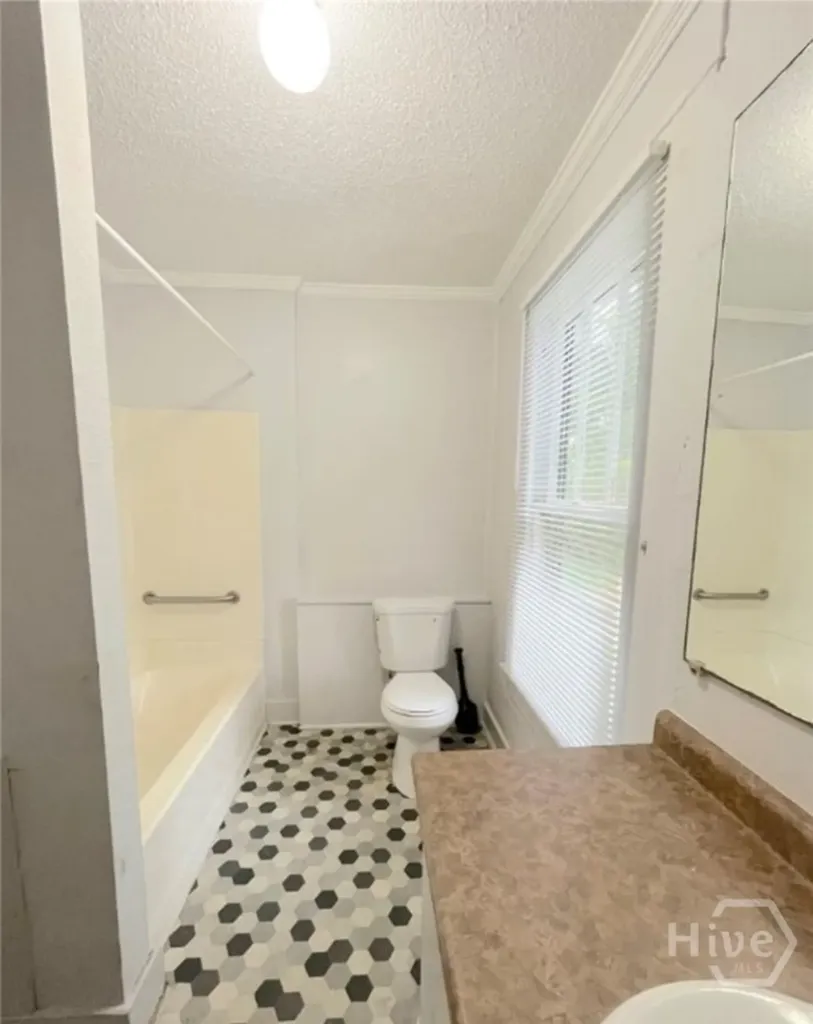 1008 W Victory Drive Savannah GA 31405
