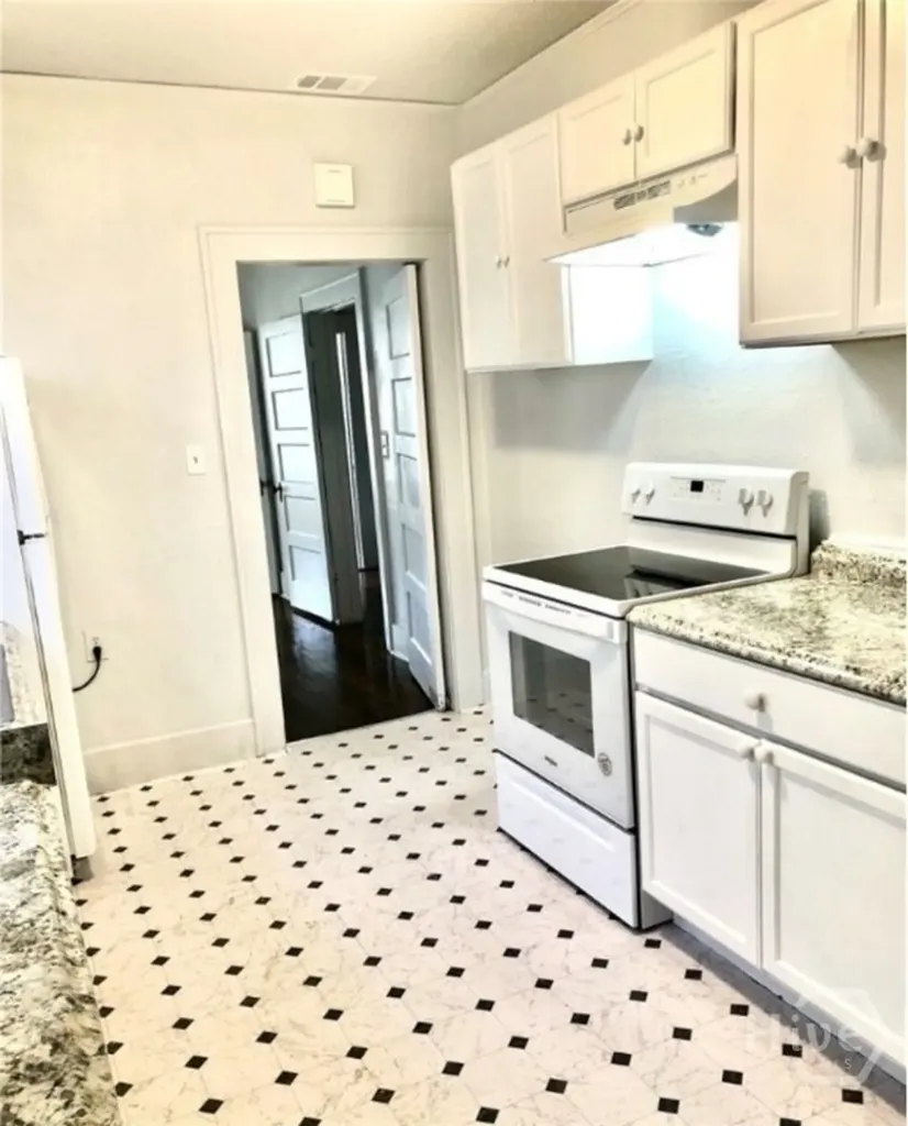 1008 W Victory Drive Savannah GA 31405