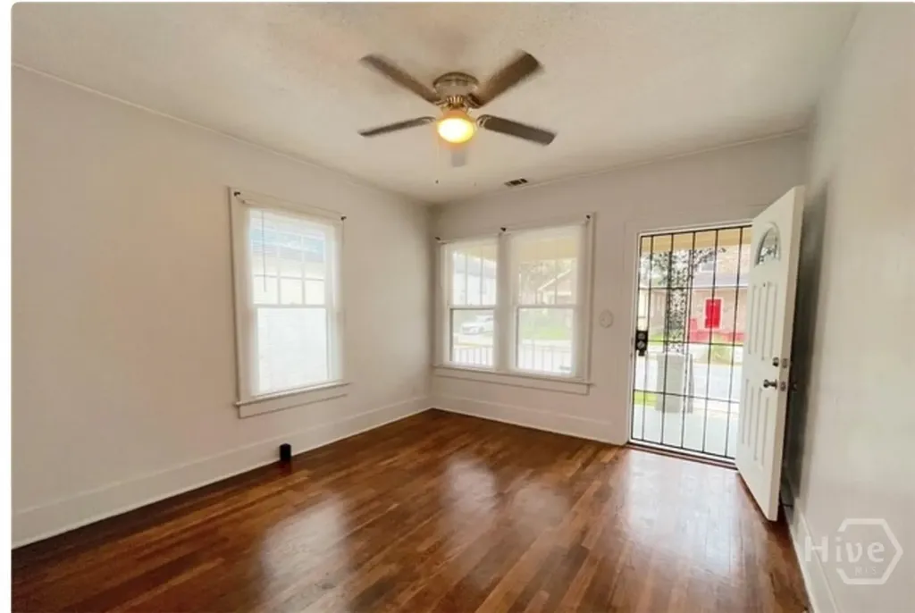 1008 W Victory Drive Savannah GA 31405