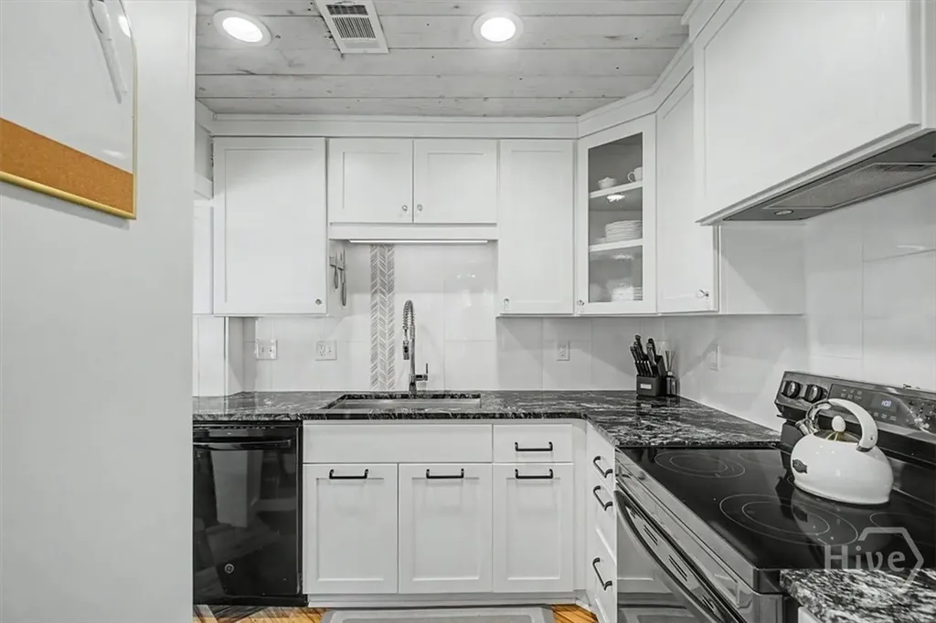 1323 E 53rd Street Savannah GA 31404