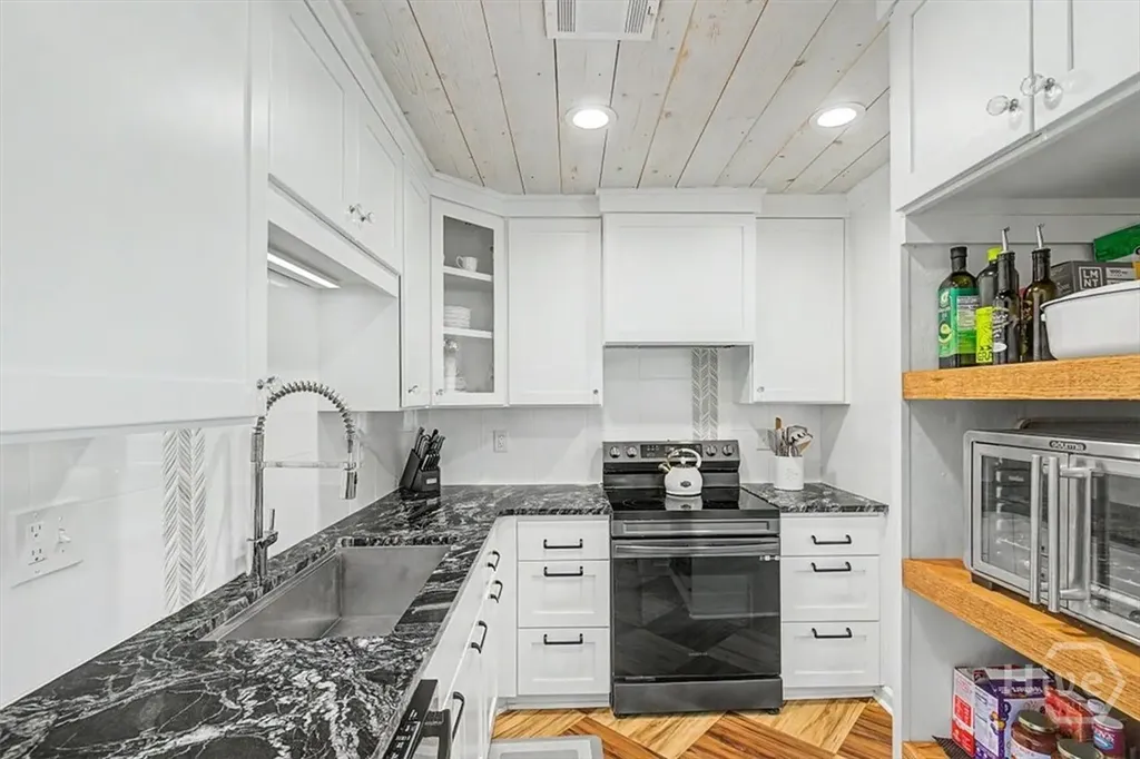 1323 E 53rd Street Savannah GA 31404