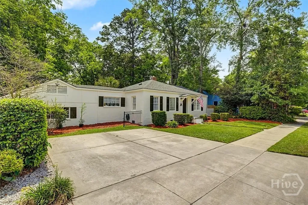 1323 E 53rd Street Savannah GA 31404