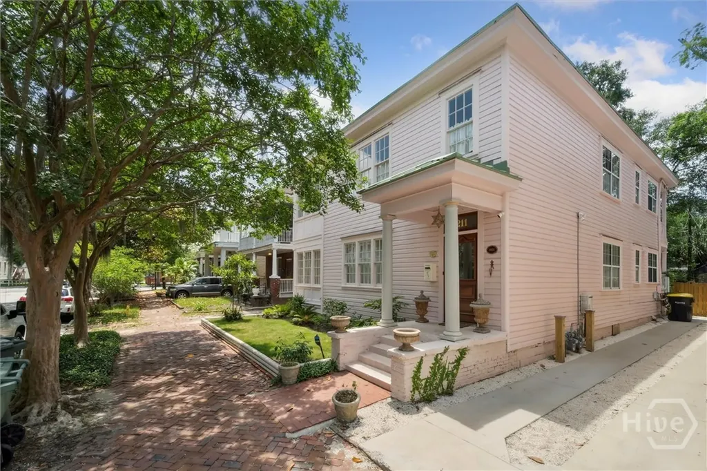 211 W 40th Street Savannah GA 31401