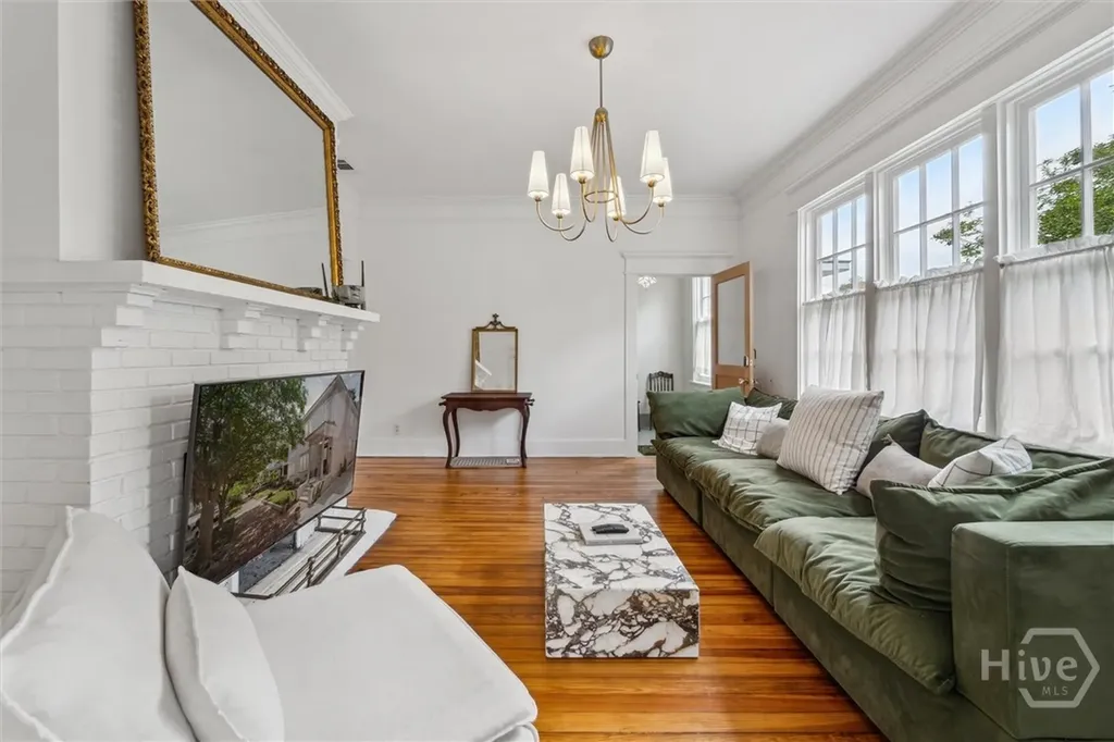 211 W 40th Street Savannah GA 31401