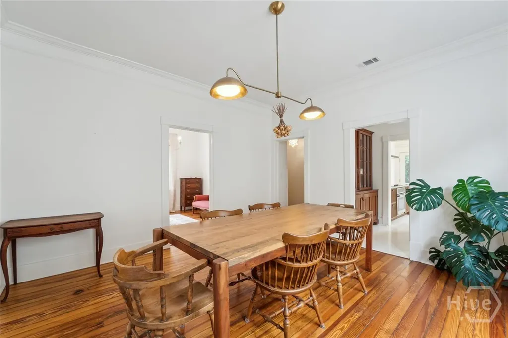 211 W 40th Street Savannah GA 31401