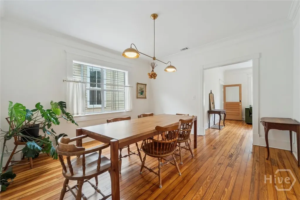 211 W 40th Street Savannah GA 31401