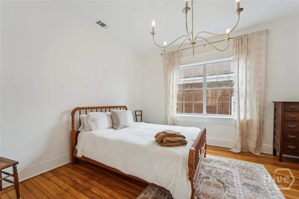 211 W 40th Street Savannah GA 31401