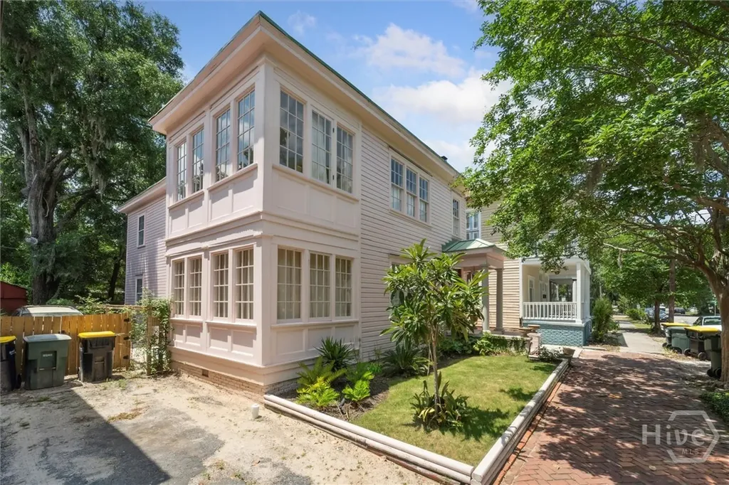211 W 40th Street Savannah GA 31401
