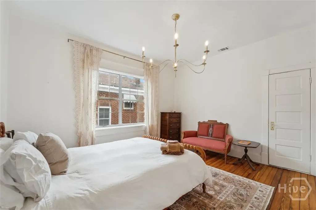 211 W 40th Street Savannah GA 31401