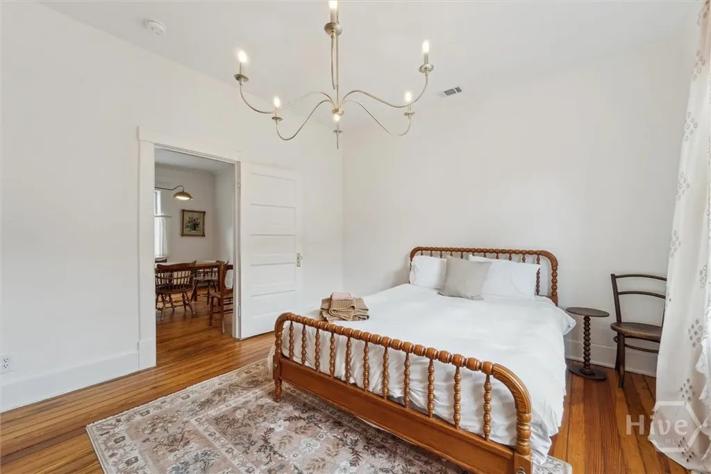 211 W 40th Street Savannah GA 31401
