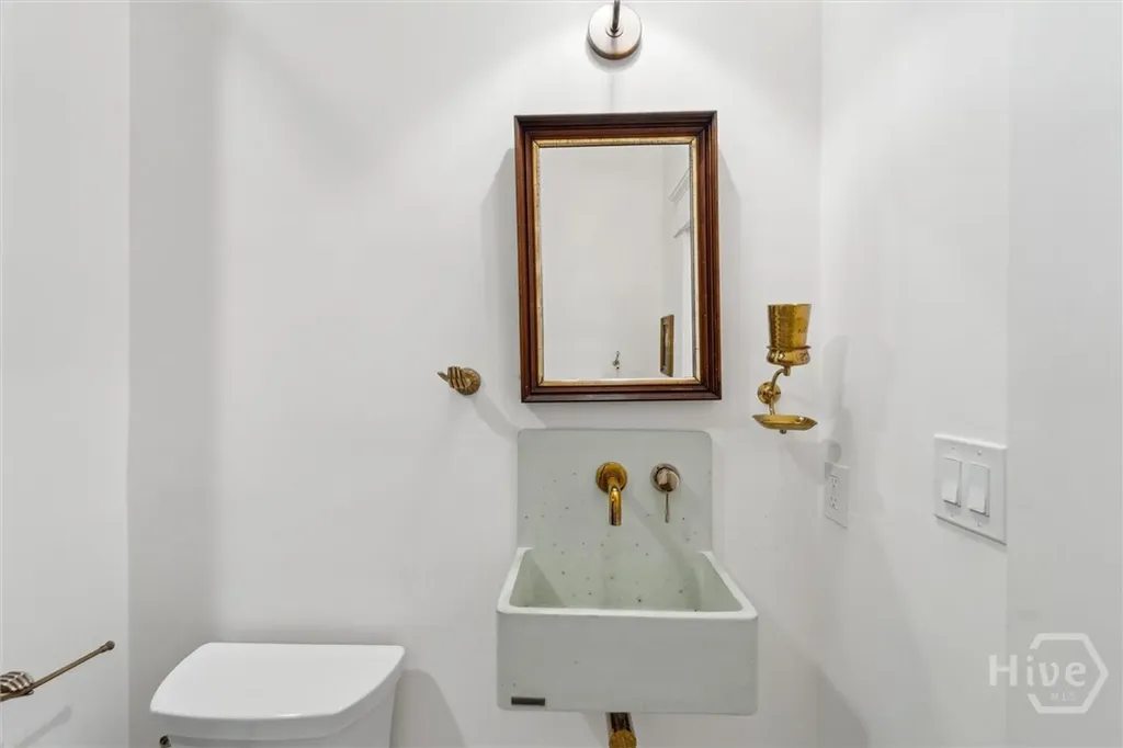 211 W 40th Street Savannah GA 31401