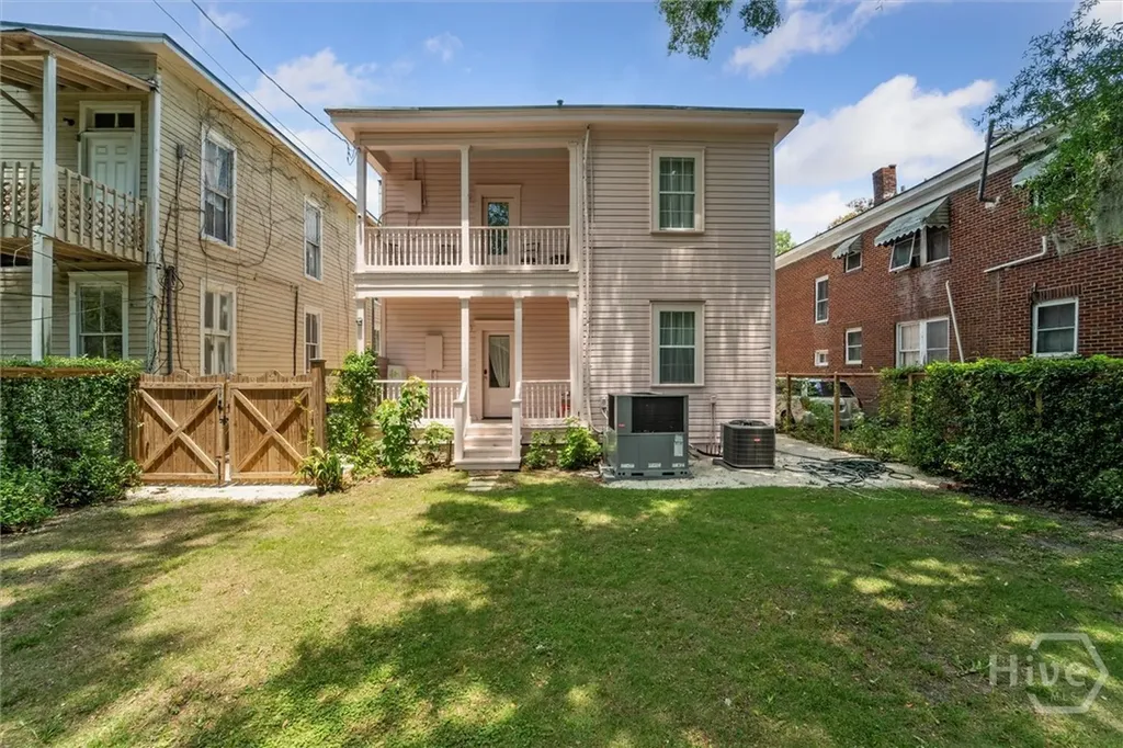 211 W 40th Street Savannah GA 31401
