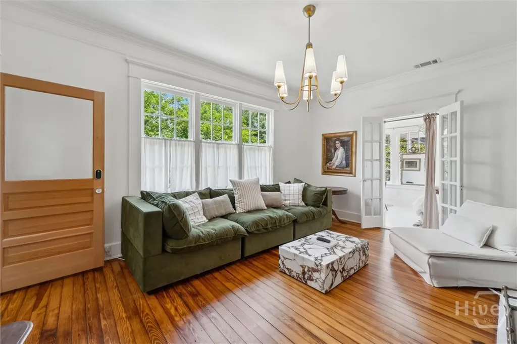 211 W 40th Street Savannah GA 31401