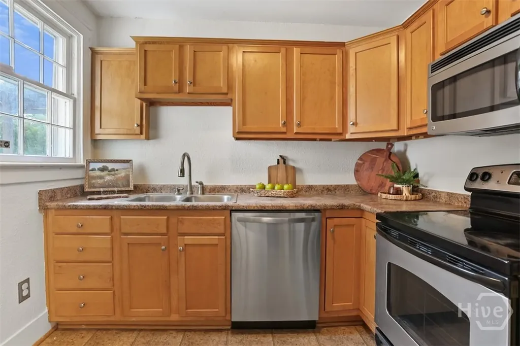 412 E 62nd Street Savannah GA 31405