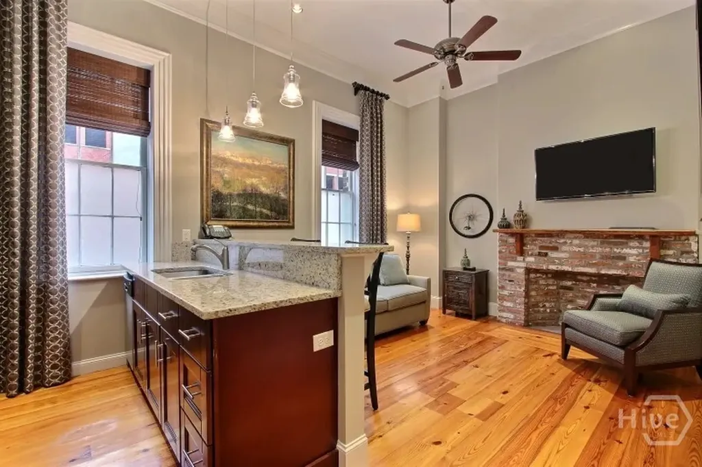 115 E Bay Street Savannah GA 31401