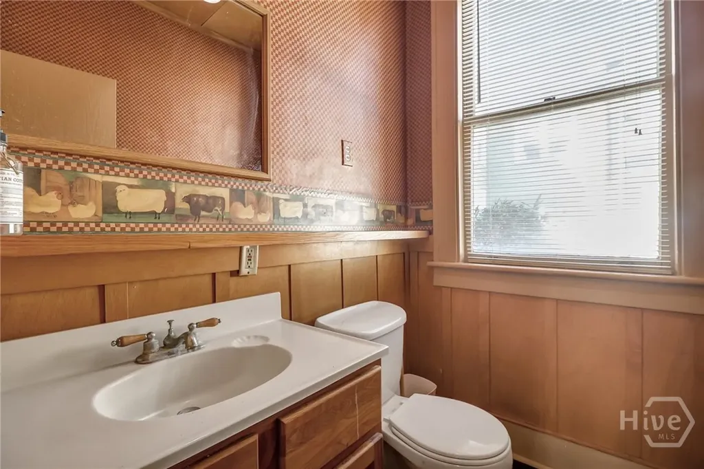 210 E 48th Street Savannah GA 31405