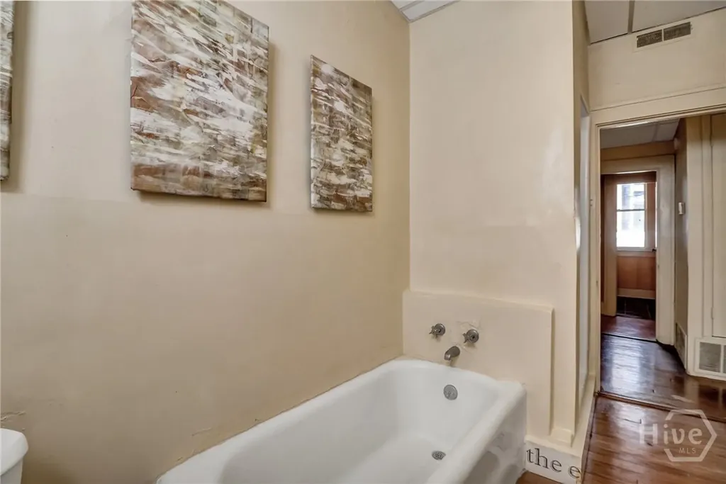 210 E 48th Street Savannah GA 31405