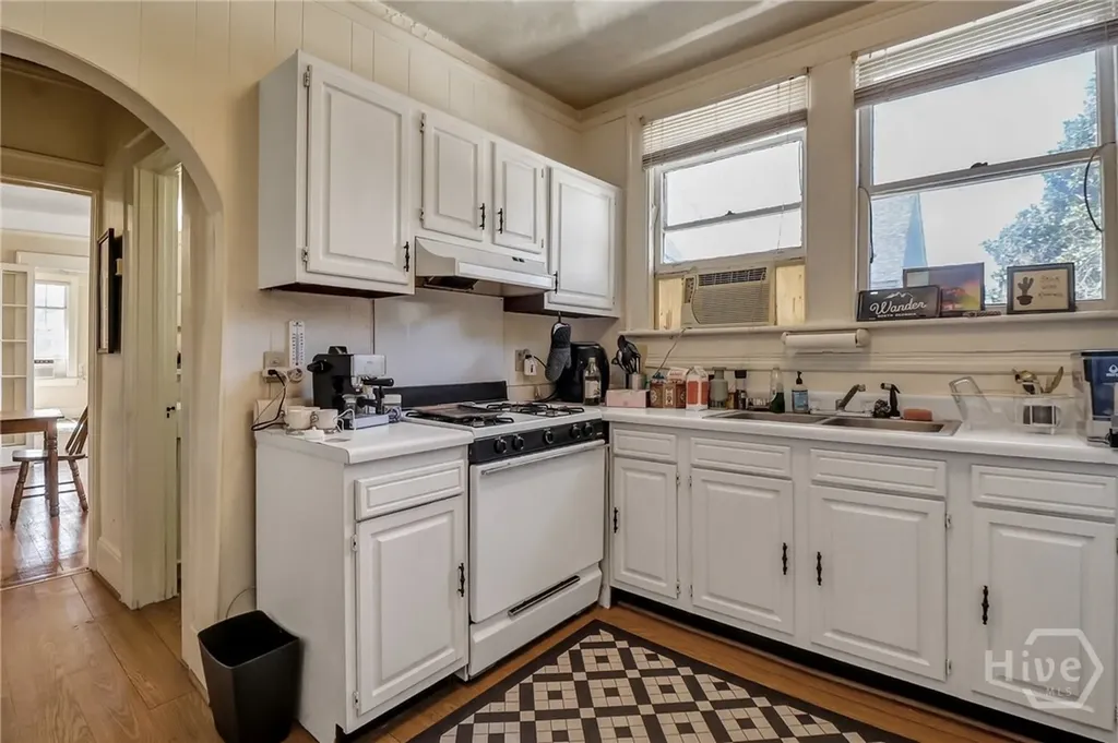 210 E 48th Street Savannah GA 31405