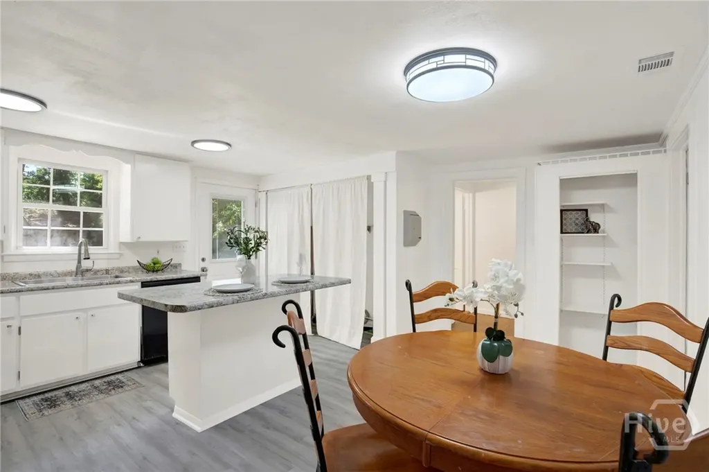 17 Russell Avenue Savannah GA 31408