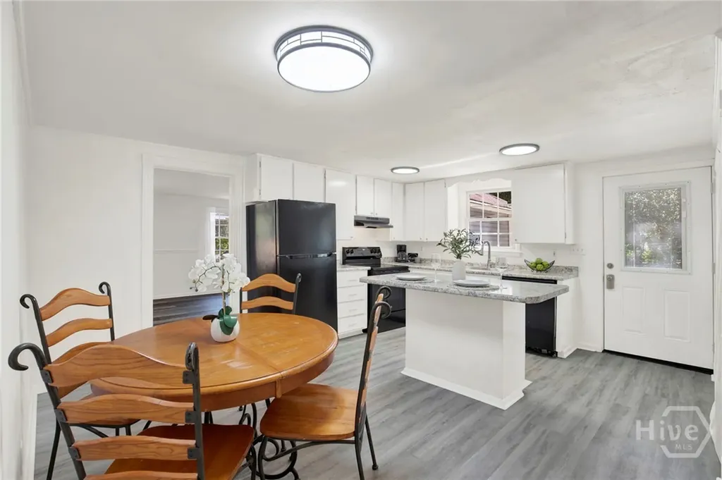 17 Russell Avenue Savannah GA 31408
