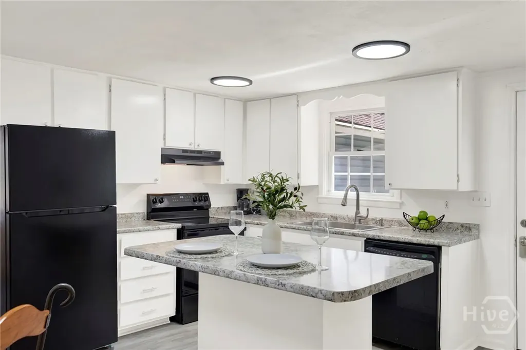 17 Russell Avenue Savannah GA 31408