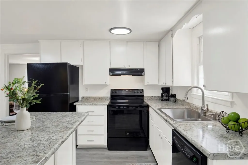 17 Russell Avenue Savannah GA 31408