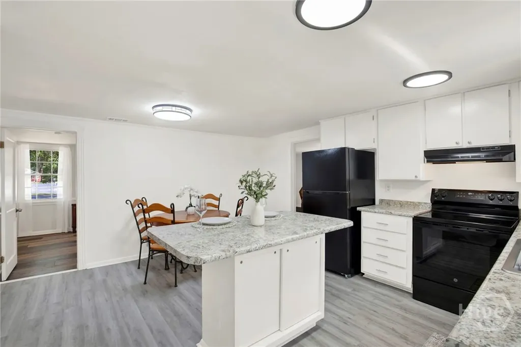 17 Russell Avenue Savannah GA 31408