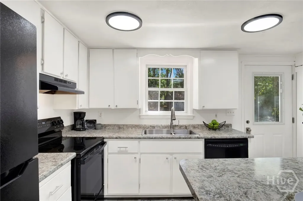 17 Russell Avenue Savannah GA 31408