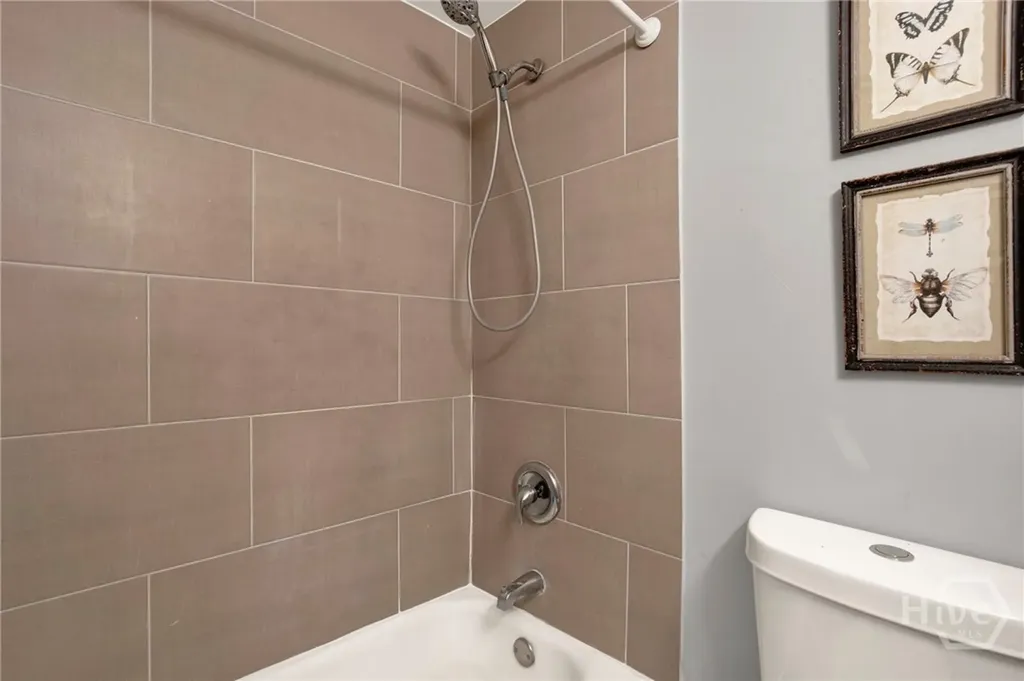 17 Russell Avenue Savannah GA 31408