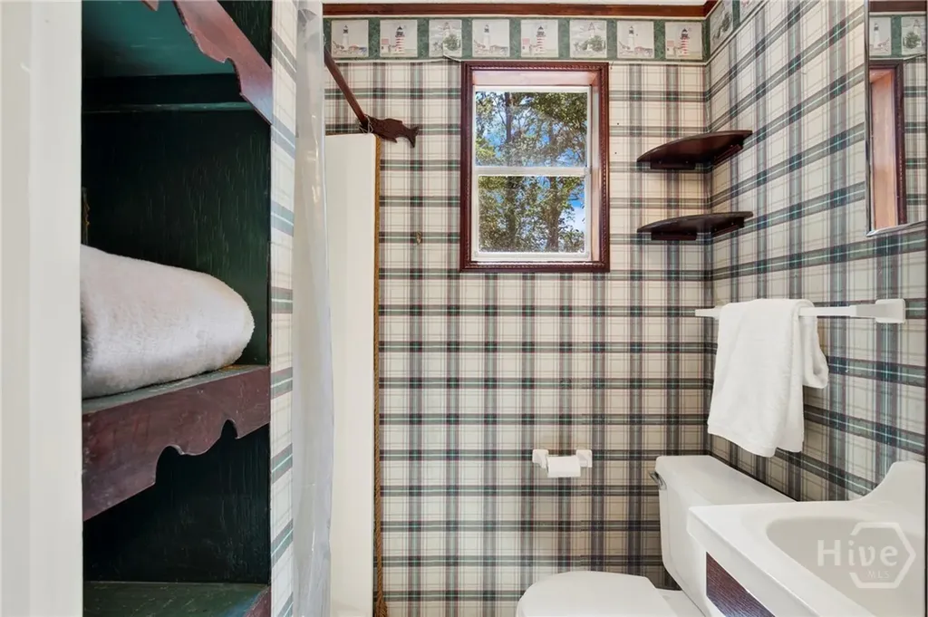 17 Russell Avenue Savannah GA 31408