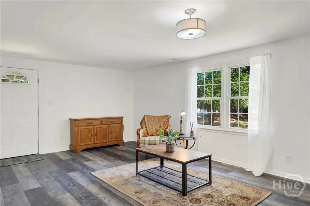 17 Russell Avenue Savannah GA 31408