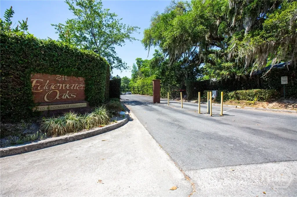 211 Edgewater Road Savannah GA 31406